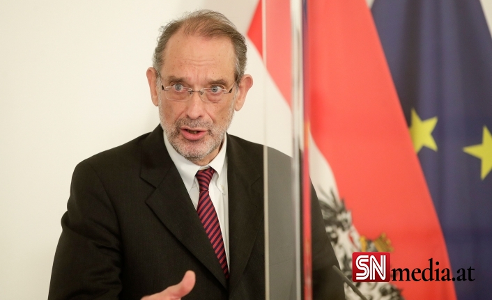 Avusturya Eğitim Bakanı Faßmann, AstraZeneca ile aşılandı