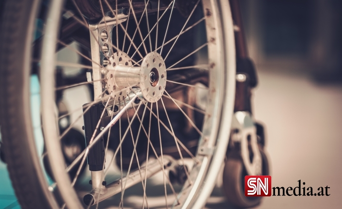 Yürüyen merdivenlerden düşen tekerlekli sandalyeli kadın hayatını kaybetti