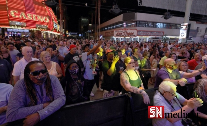 Las Vegas maskesiz ve sosyal mesafesiz olarak yeniden açıldı