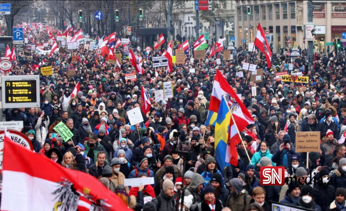 Avusturya’da Covid-19 önlemleri karşıtı göstericilerle polis arasında arbede çıktı