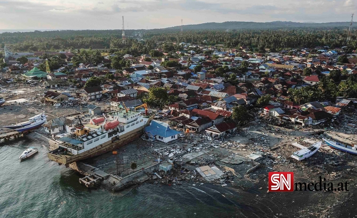 Endonezya'da 7,4 Büyüklüğünde Deprem