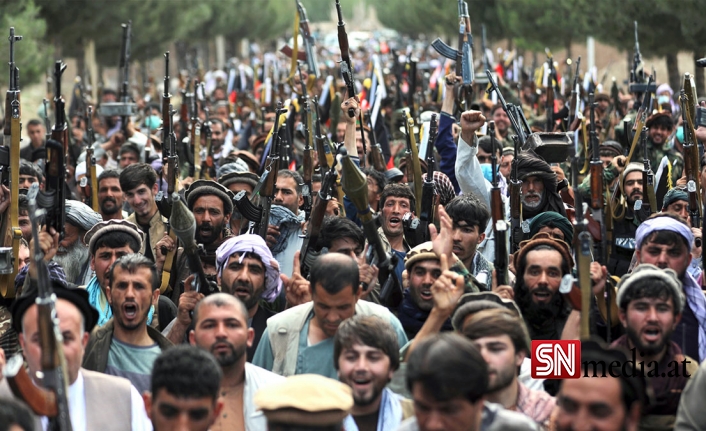 Taliban 3 bin litre alkollü içeceği kanala döktü