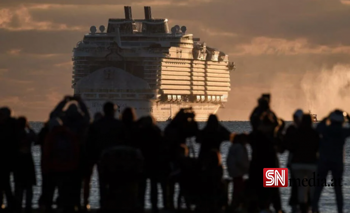 Dünyanın en büyük yolcu gemisi suya iniyor