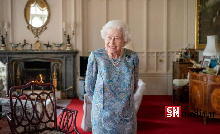 96 yaşına giren Kraliçe Elizabeth bastonu attı