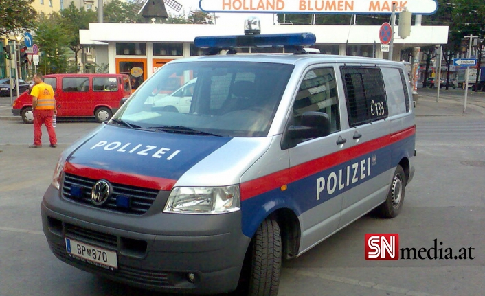 Viyana’da Bir Saldırgan, Polisin Bileğini Kırdı