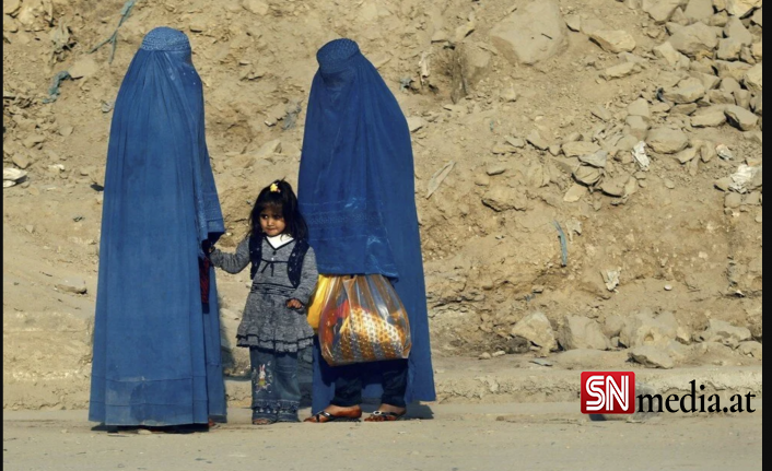 Taliban: 'Yaramaz' kadınları evde tutmaya devam edeceğiz