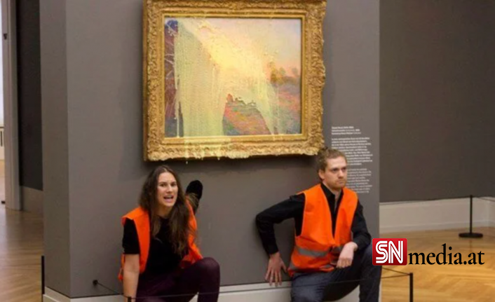 Monet tablosuna patates püresi fırlattılar