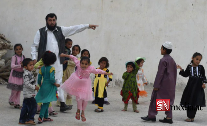 Pakistanlı doktor baba 60. çocuğunu kucağına aldı: 3 karısı var