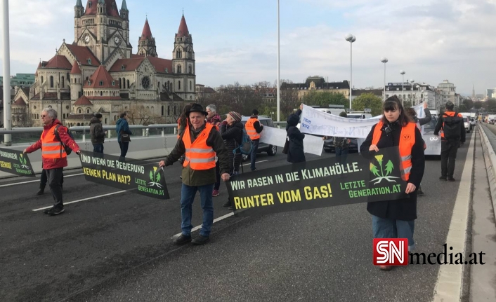 İklim Aktivistleri Viyana'da Trafiği Kesti