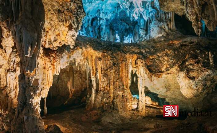Avrupa'nın en eski turizm merkezi Nerja Mağaraları 41 bin yıldır ziyaret ediliyor