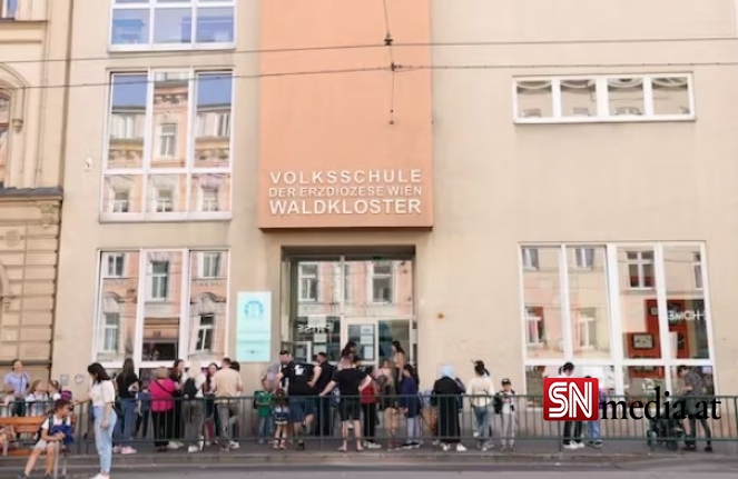 Viyana'da beklenmedik şekilde kapatılan ilkokulun velileri öfkeli