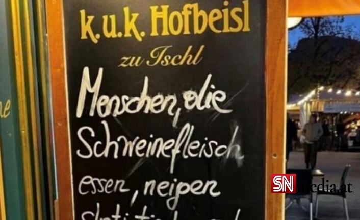 Avusturya'da bir restorandaki İslamofobik tabelaya tepki