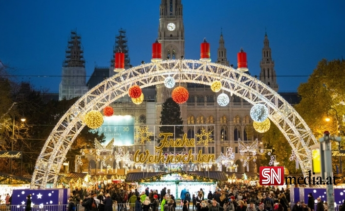 Viyana Noel atmosferine girmeye başladı
